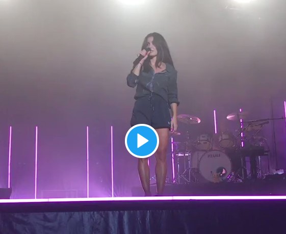 En plein concert, il crie pour que Jenifer enlève son short (VIDEO)